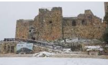 الثلوج تغطي قلعة عجلون