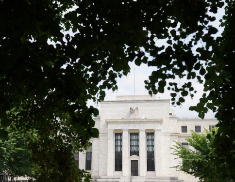 الفيدرالي الأميركي: من المحتمل رفع معدلات الفائدة