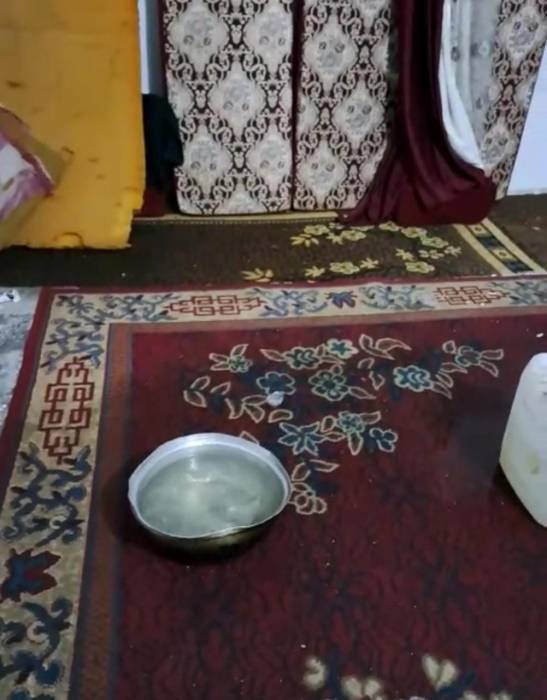 جمعية البادية الوسطى للاحتياجات الخاصة  تقدم المساعدات  لعائلة داهمت منزلها  مياه الأمطار في النقيرة صور وفيديو