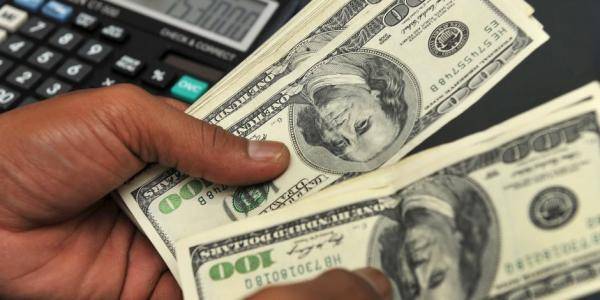 استقرار الدولار مع تقييم تصريحات للاحتياطي الاتحادي