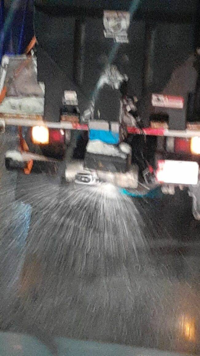 الأشغال تباشر نثر الملح على الطرق المتوقع تشكل الانجماد عليها