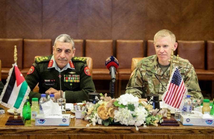 نائب رئيس هيئة الأركان يستقبل قائد الجيش المركزي الأمريكي