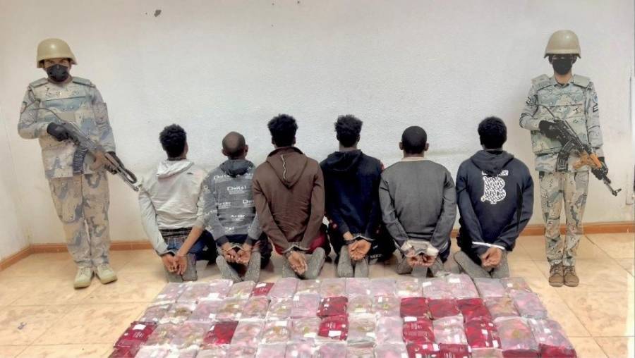 السعودية ..60 كيلو حشيش بحوزتهم.. 6 إثيوبيين بقبضة حرس حدود عسير