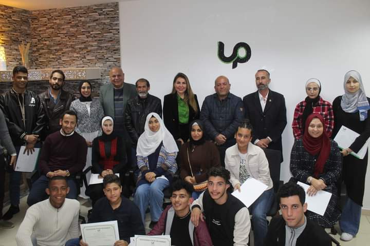 العضايلة يرعى حفل تخريج متطوعي مبادرة عالم ايجابي من اكاديمية يونيفيرس باث.