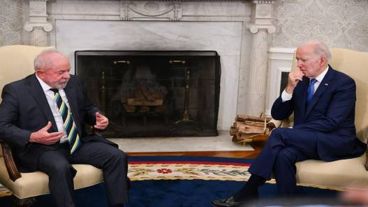 الرئيسان الأميركي والبرازيلي يتعهدان الدفاع عن الديمقراطية في بلديهما