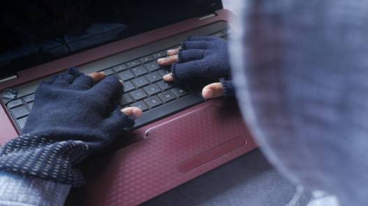 محاولة اختراق صفحة الخدمات الطبية الرسمية على فيسبوك