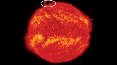انفصال جزء من الشمس للمرة الاولى