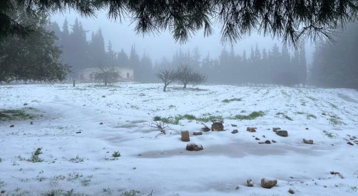 صقيع وانجماد وضباب الليلة.. وزخات ثلج على “الشراه”
