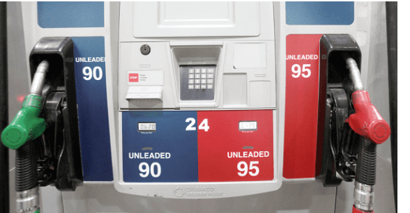 قرار عالمي يذكي التوقعات برفع أسعار البنزين