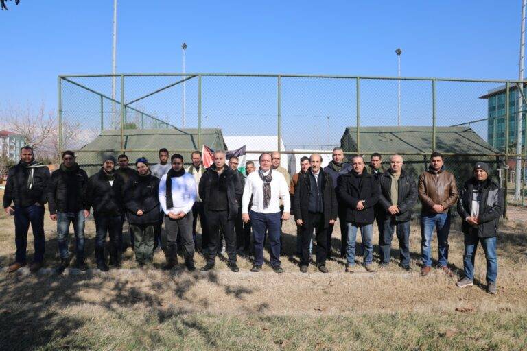 السفير الأردني في تركيا يتفقد المستشفى الميداني...صور