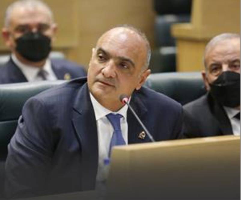 رئيس الوزراء يعتذر للنائب العشوش تحت القبة