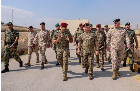 الملك يزور كتيبة التدخل السريع91