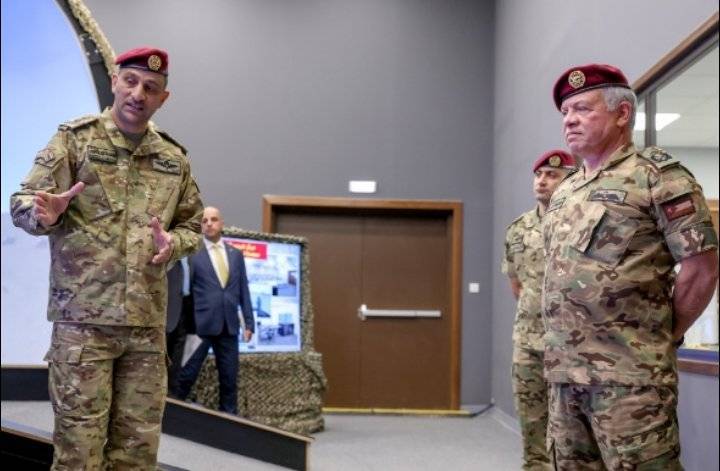 الملك يزور كتيبة التدخل السريع91