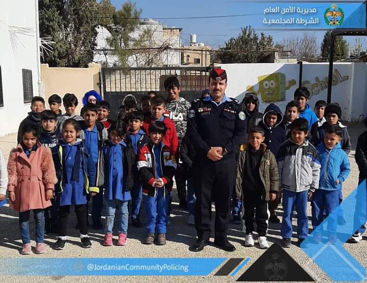أنشطـة توعويـة ومجتمعيـة تنفذها الشرطـة المجتمعيـة فـي الباديـة الملكيـة