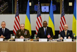 أوستن يتعهد بدعم أوكرانيا عسكريا على المدى البعيد