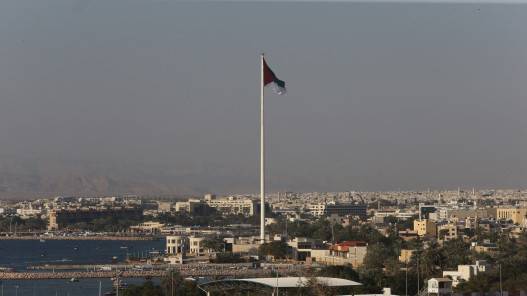 جامعة عائمة تحمل أكثر من 623 طالبا وطالبة وصلت شواطئ العقبة