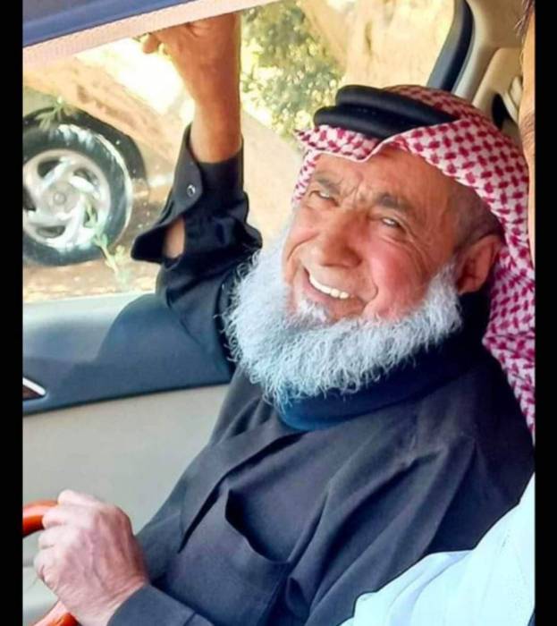 الشيخ الزوايده رحمه الله وصى بأن يكون العزاء فقط على المقبره.