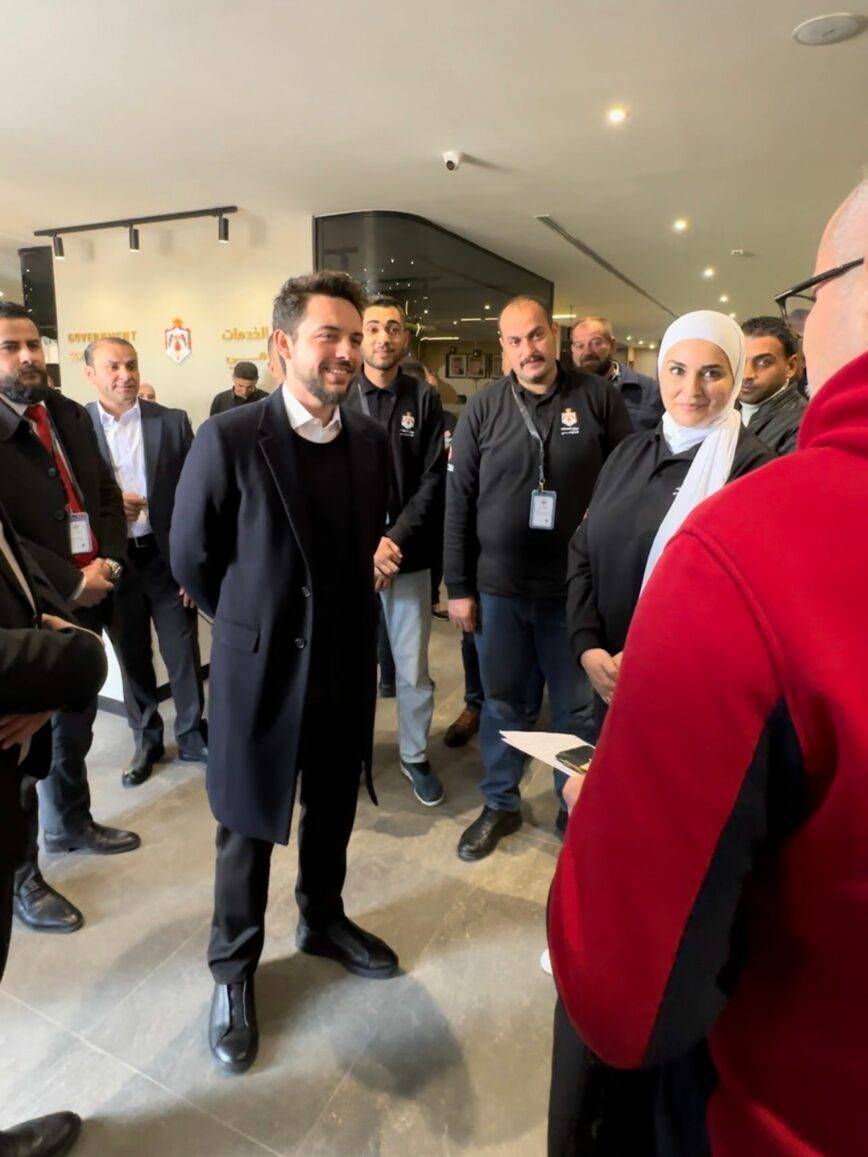 ولي العهد يزور مركز الخدمات الحكومية الشامل في المقابلين