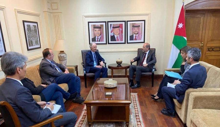 وزير الخارجية والمبعوث الأممي الخاص لسوريا يبحثان الجهود الإغاثية