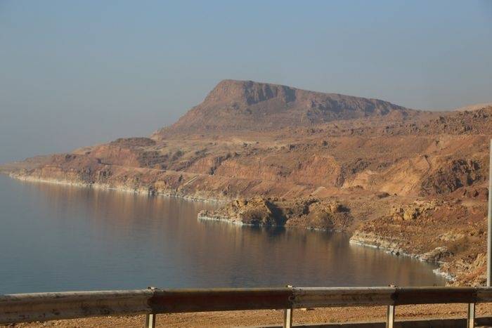 الدفاع المدني ينقذ محاصرا في مقطع صخري بمحافظة البلقاء