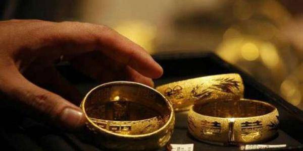 انخفاض أسعار الذهب نصف دينار في السوق المحلي