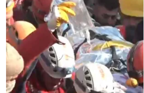 بالفيديو.. إنقاذ سيدة ظلت 222 ساعة تحت أنقاض الزلزال الكارثي