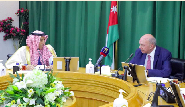الفايز يدعو إلى رفع حجم الاستثمارات السعودية في الأردن