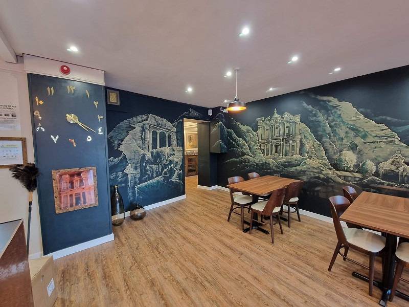 افتتاح مطعم أردني في بريطانيا (بحلّة بتراوية)  صور