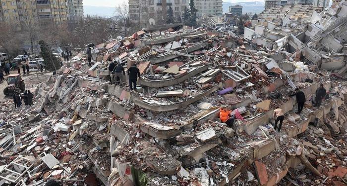 تركيا: القشرة الأرضية تحركت 7 أمتار بفعل الزلزال