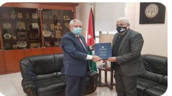 رئيس المجلس القضائي يتسلم التقرير السنوي لحقوق الإنسان