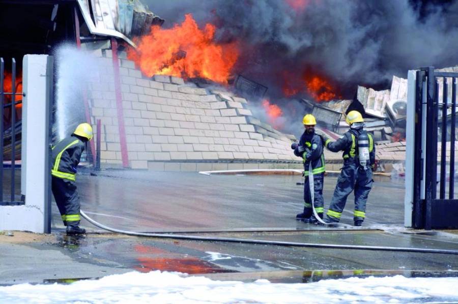 8 إصابات بحريق مصنع بينها 4 خطيرة في الموقر