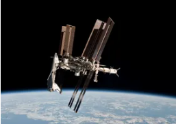 موسكو تهدد بضرب البنى الفضائية الغربية وسط مخاوف الانزلاق