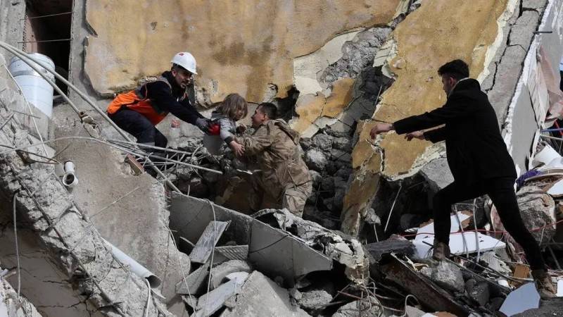 العثور على 3 أحياء تحت أنقاض أنطاكية