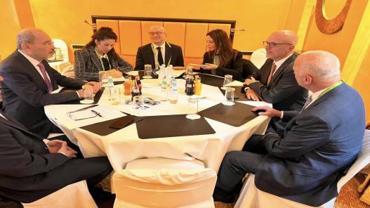 وزير الخارجية يؤكد ضرورة التحرك لوقف الإجراءات الإسرائيلية الأحادية