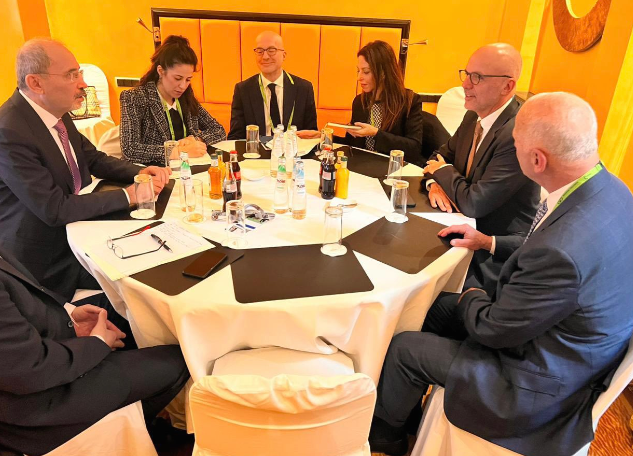 الصفدي يدعو اللجنة اليهودية الأمريكية للتحرك لوقف إجراءات إسرائيل