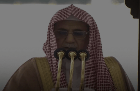 بكاء إمام الحرم المكي على ضحايا الزلزال خلال صلاة الغائب