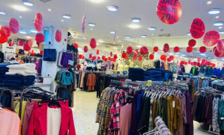 رغم العروض.. ركود غير مسبوق بـ”محال الملابس” في العقبة
