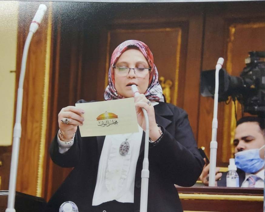 بالفيديو : نائبه تطالب وزير الشباب المصري  بتقديم الدعم للرياضيين من ذوى الإعاقة!!