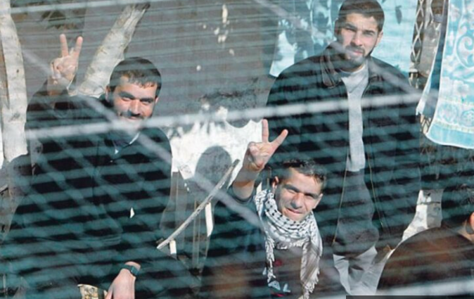 الأسرى الفلسطينيون يواصلون العصيان لليوم السادس على التوالي