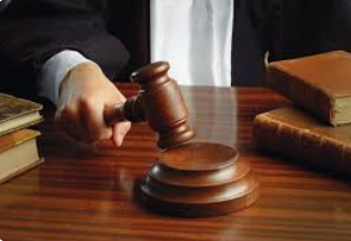 حبس 4 موظفين حكوميين بتهمة الفساد