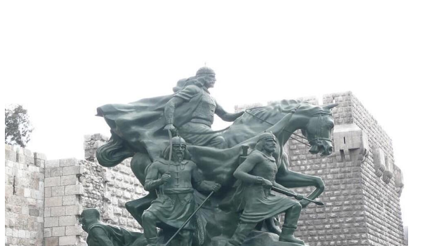 دمشق.. ماذا حل بصرح يتصدر صلاح الدين الأيوبي واجهته؟