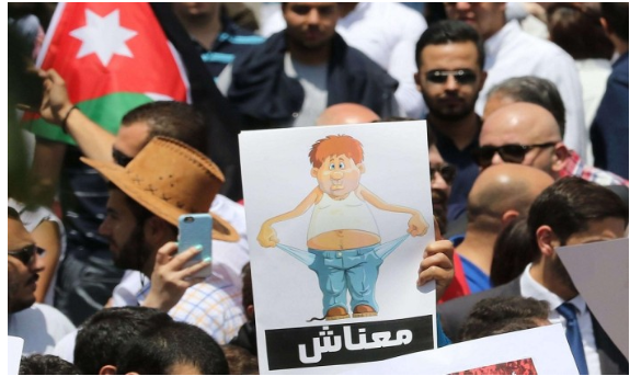 كاتب بـ الرأي: لو عرفتم أسباب رفع «الفائدة» .. لصمتم وشكرتم