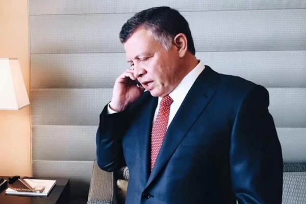 الملك يهاتف الروابدة معزيا بوفاة عمه