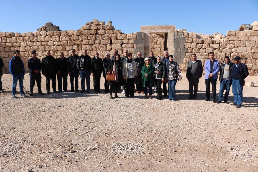 جلسة لمجلس محافظة الزرقاء في الازرق للاطلاع على الواقع السياحي والاثري