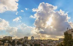 طقس العرب: عودة الأجواء الباردة وانخفاض على درجات الحرارة الثلاثاء