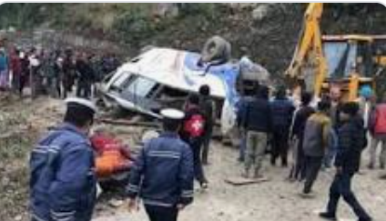 باكستان: مصرع 12 وإصابة 65 إثر انقلاب حافلة