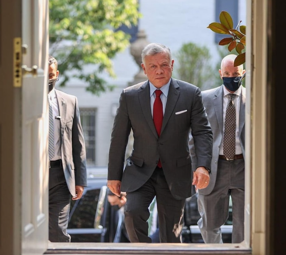 الملك يؤكد أهمية مواصلة تقديم الدعم الإغاثي لسوريا وتركيا