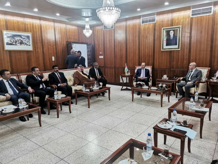 وفد نيابي يلتقي وزير الصحة الجزائري