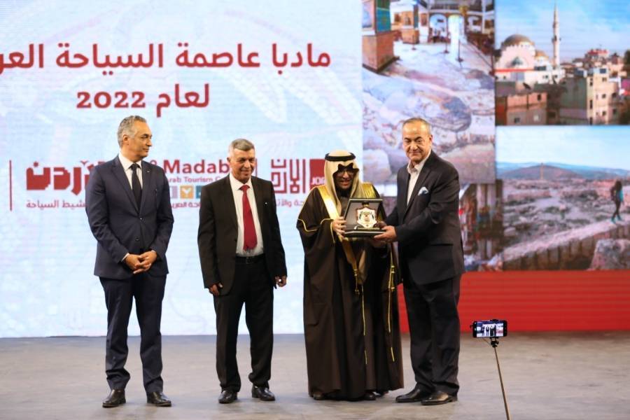 وزير السياحة والآثار القيسي يرعى الحفل الختامي لفعاليات مادبا عاصمة السياحة العربية لعام 2022...صور