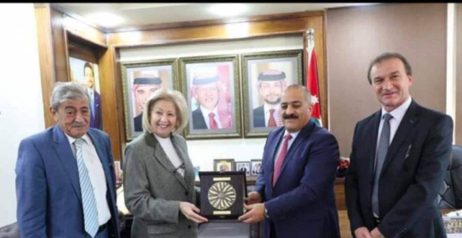 وزيرة الثقافة تكرم المحافظ العتوم وعددا من رؤساء المؤسسات الرسمية والأهلية في محافظة إربد . صور